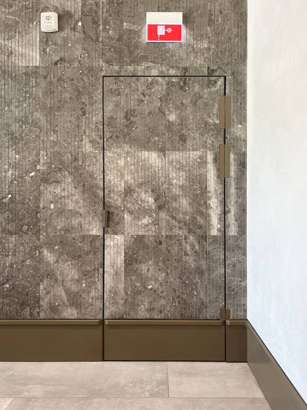 Дверь с отделкой под керамогранит («Сколково») Дверь с отделкой под керамогранит («Сколково»)