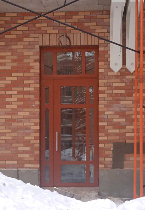 Остекленная дверь с фрамугой Остекленная дверь с фрамугой