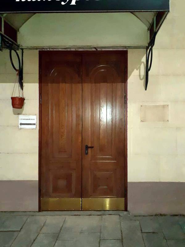 Парадная дверь (ул. Большая Пироговская) Парадная дверь (ул. Большая Пироговская)