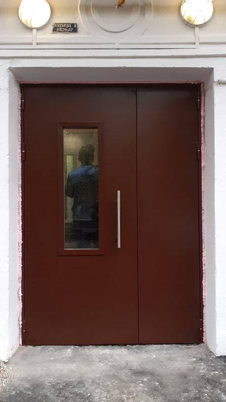 Подъездная дверь на ул. Гвардейская, 19 к1