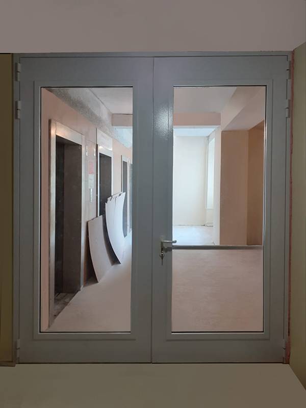 Светопрозрачная дверь, фото спереди (ул. 3-я Черепковская) Светопрозрачная дверь, фото спереди (ул. 3-я Черепковская)