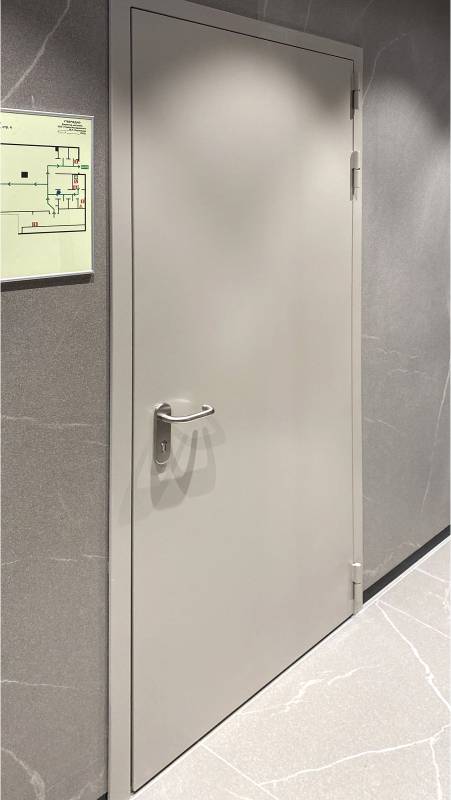 Дверь в служебное помещение Дверь в служебное помещение