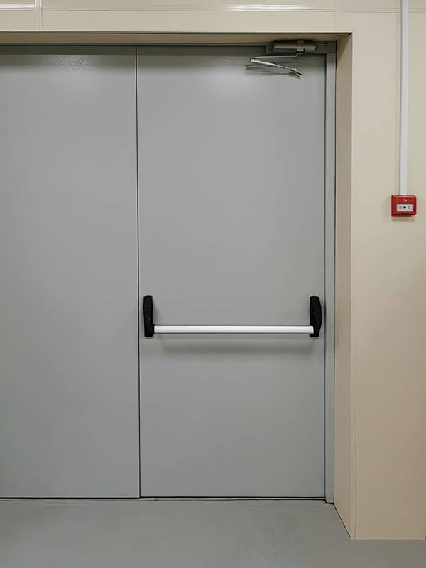 Внутренняя сторона полуторной двери Внутренняя сторона полуторной двери