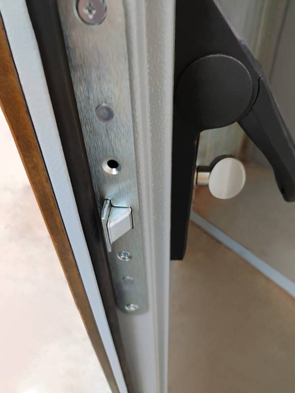 Замок двери с МДФ Замок двери с МДФ