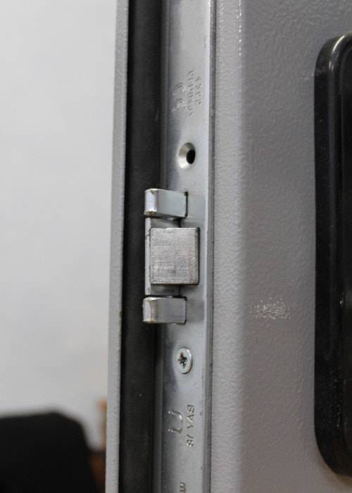 Замок люка Замок люка